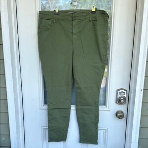 Like New Old Navy Olive Green Rockstar Skinny Jeans (Size 20)